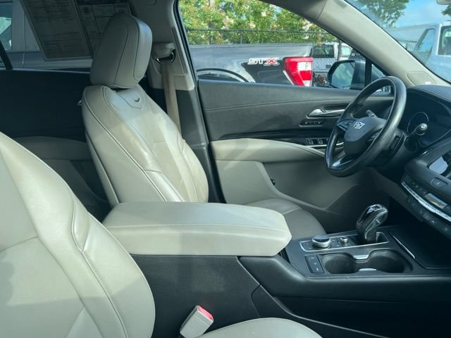 Used 2019 Cadillac XT4 Premium Luxury AWD/4WD image 4