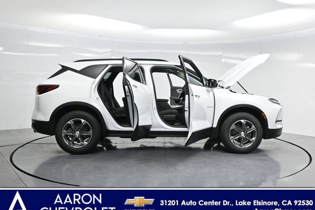 New 2025 Chevrolet Blazer LT w/ Convenience Package FWD image 3
