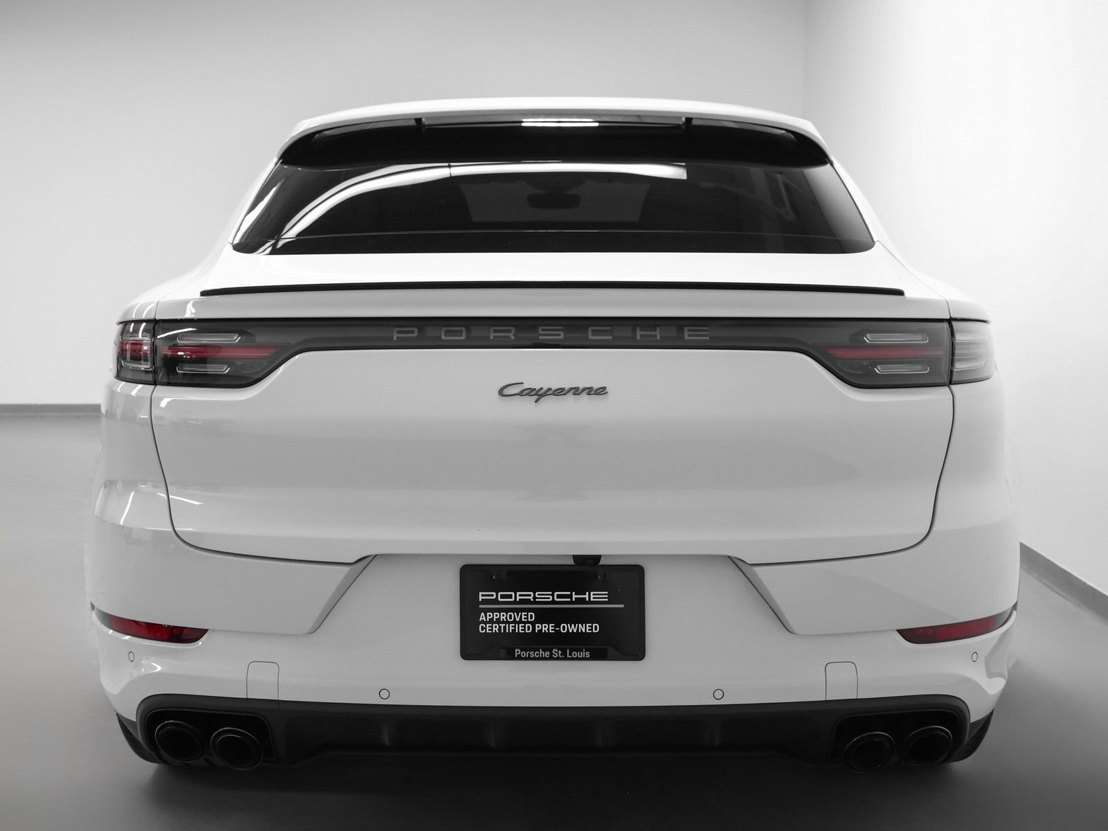 Certified 2022 Porsche Cayenne Platinum Edition image 11
