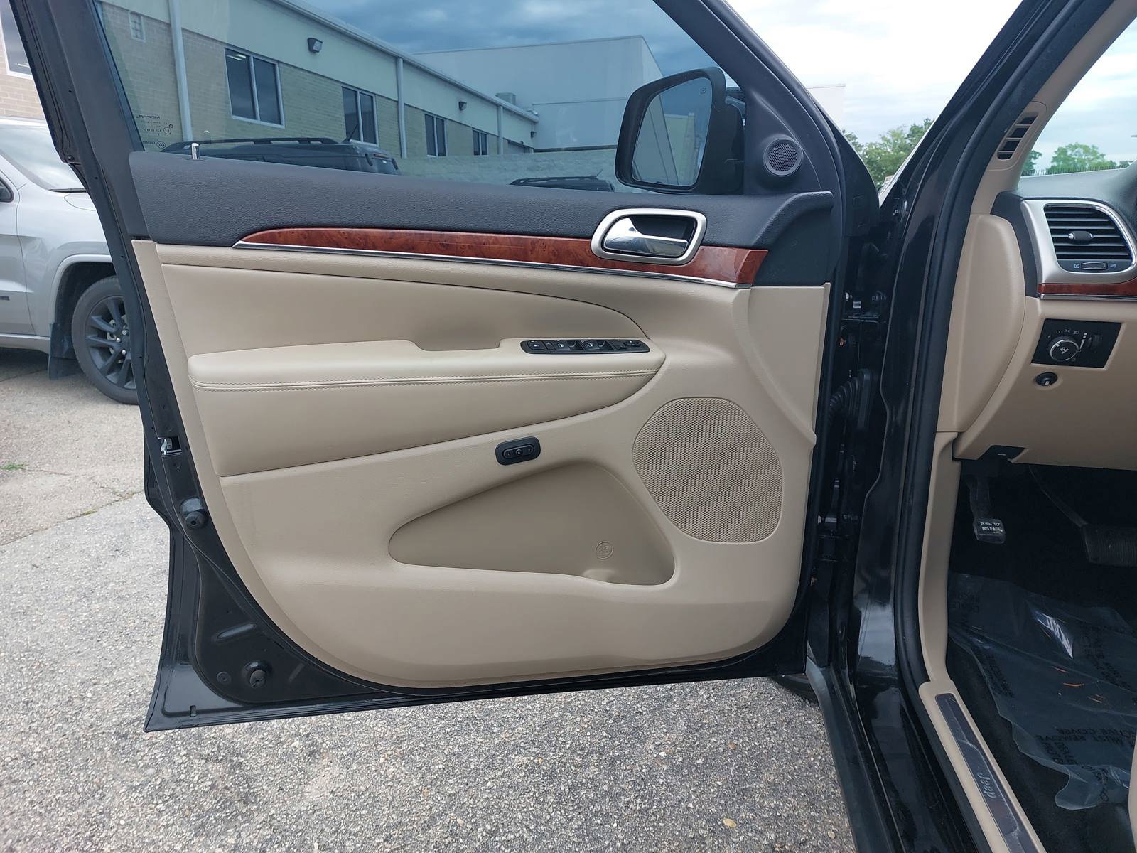 Used 2013 Jeep Grand Cherokee Limited AWD/4WD image 27