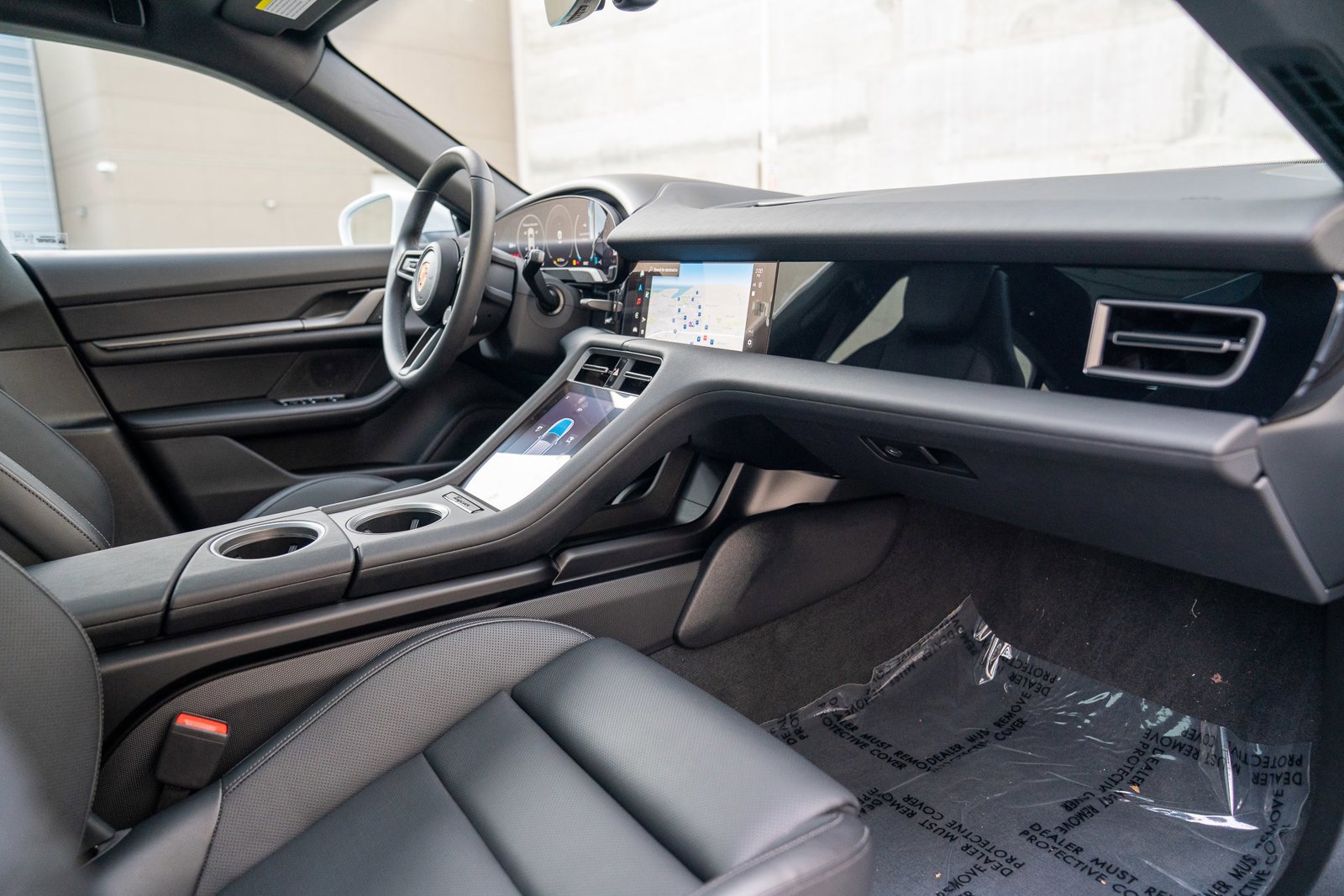 Used 2025 Porsche Taycan image 24