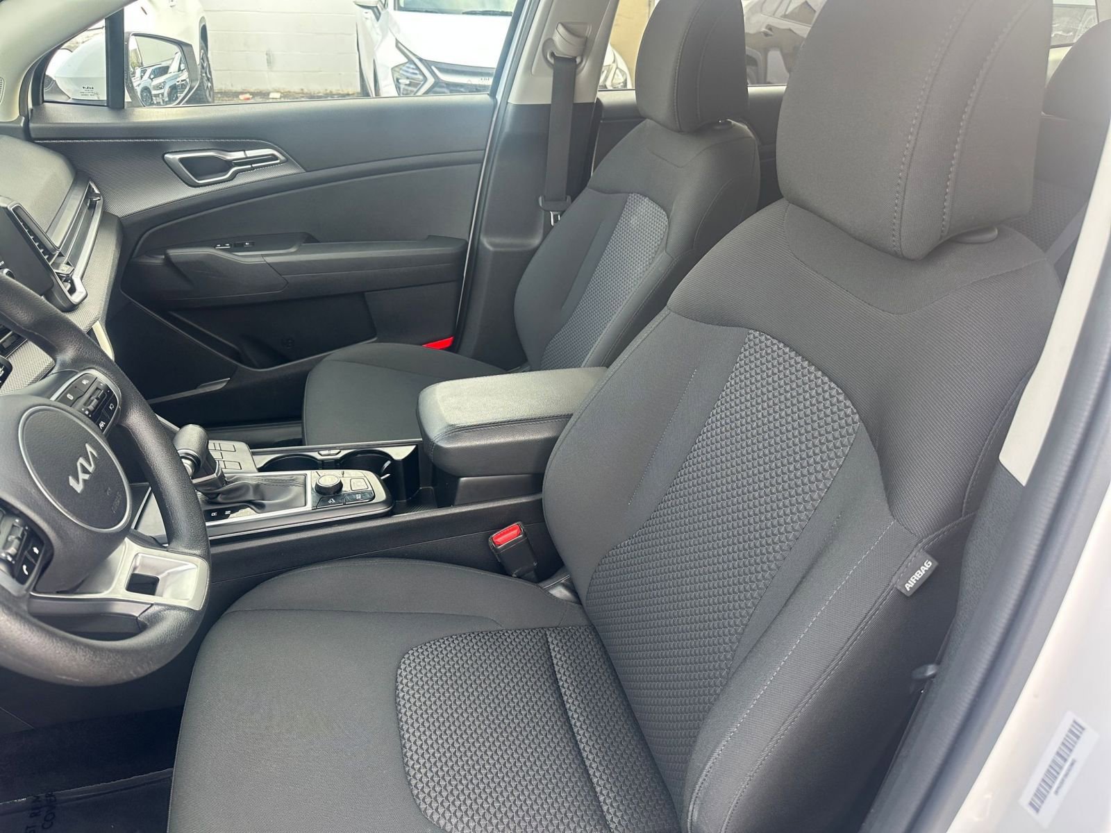 Used 2025 Kia Sportage LX image 34