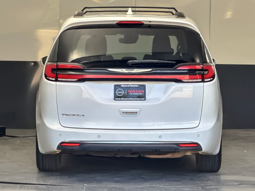 Used 2022 Chrysler Pacifica Touring-L FWD image 4