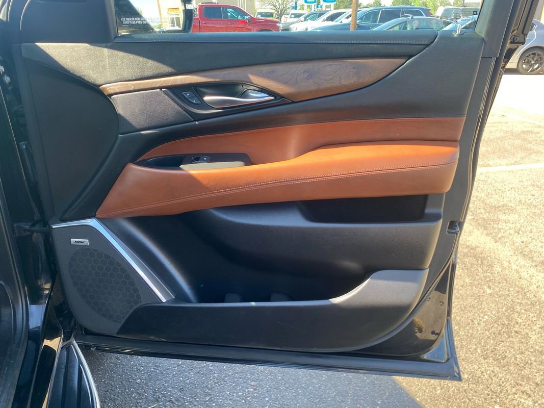 Used 2019 Cadillac Escalade Premium Luxury AWD/4WD image 16