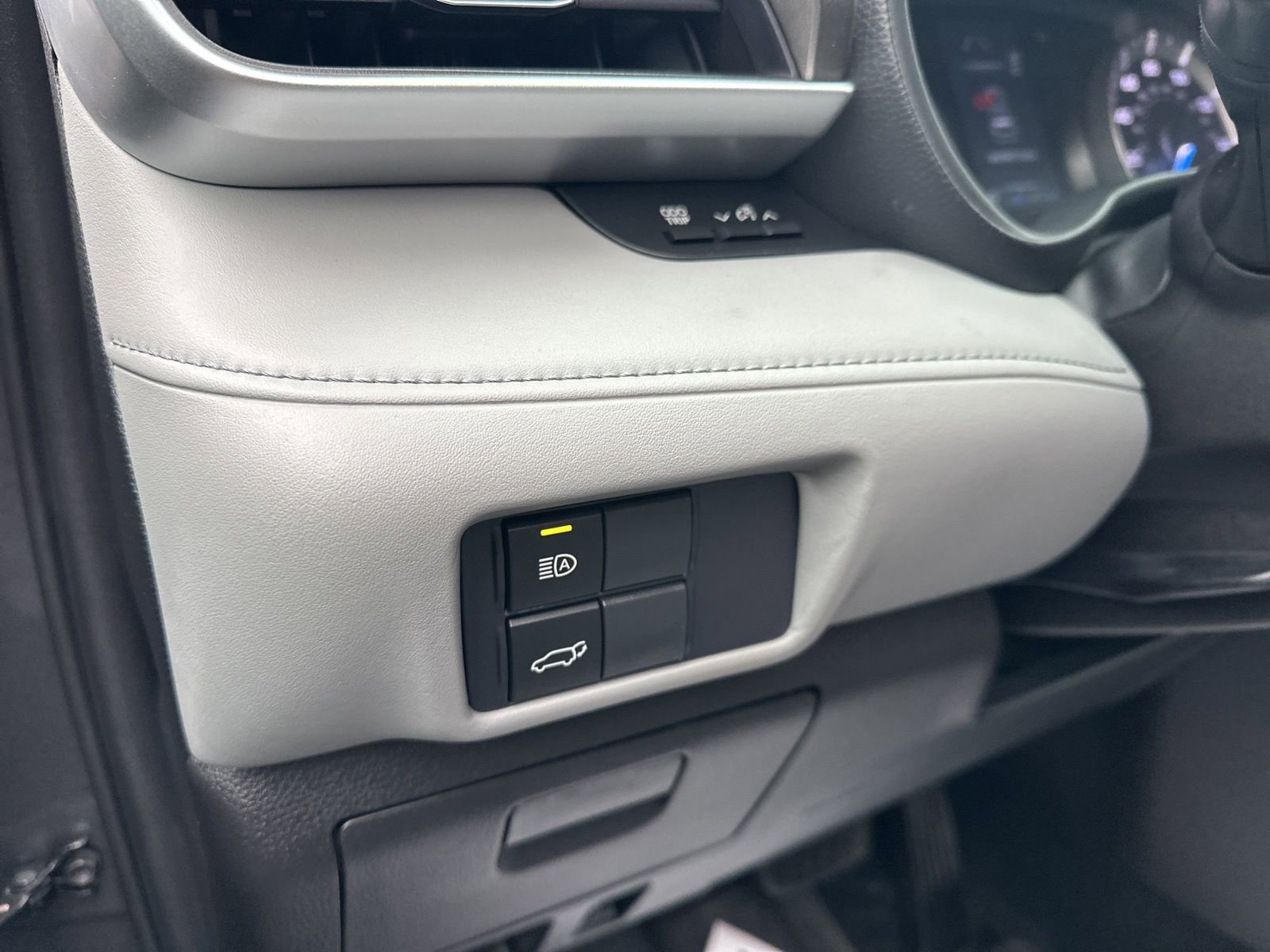 Used 2021 Toyota Highlander LE image 14