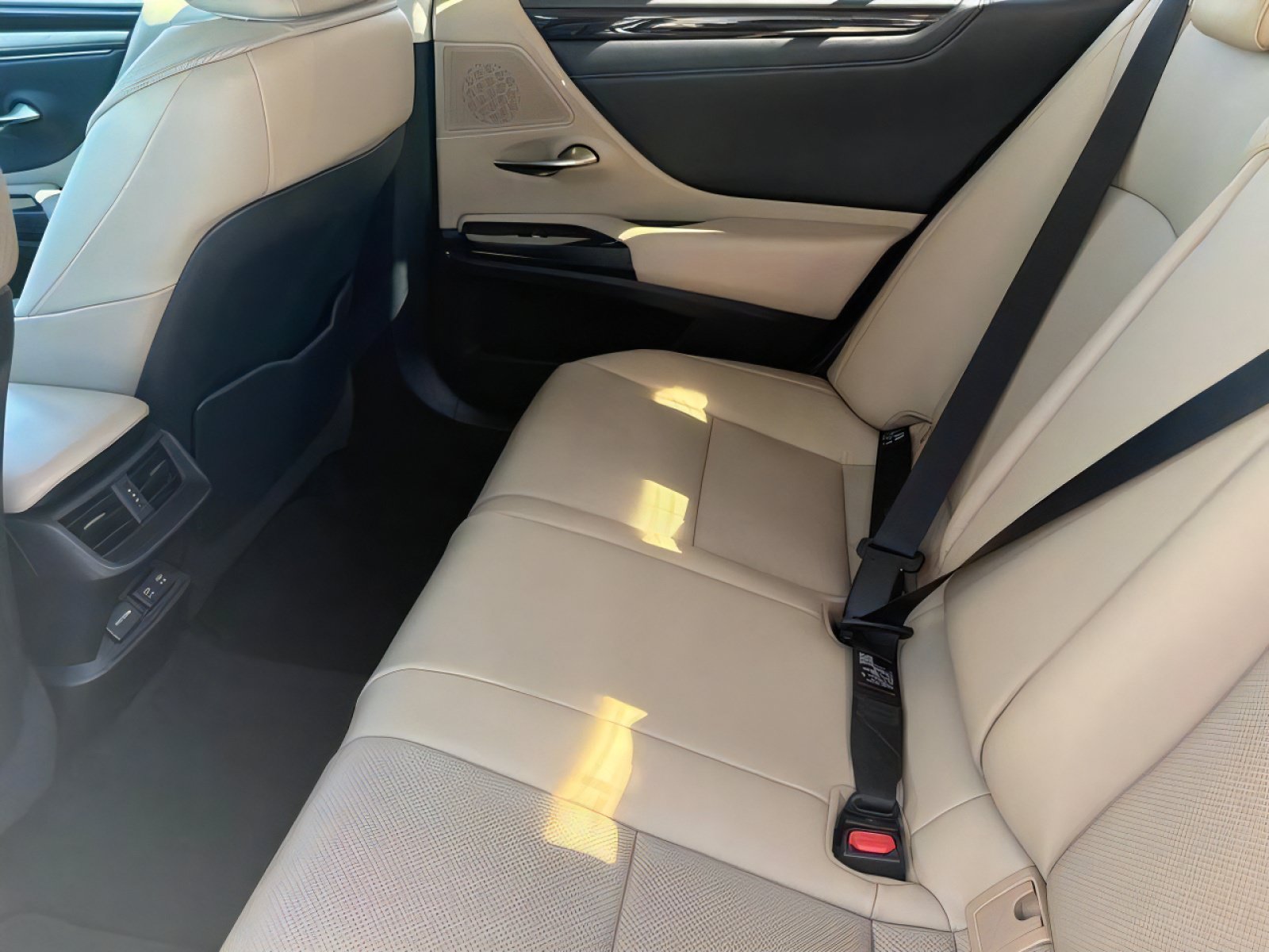 Used 2021 Lexus ES 300h w/ Premium Package FWD image 14