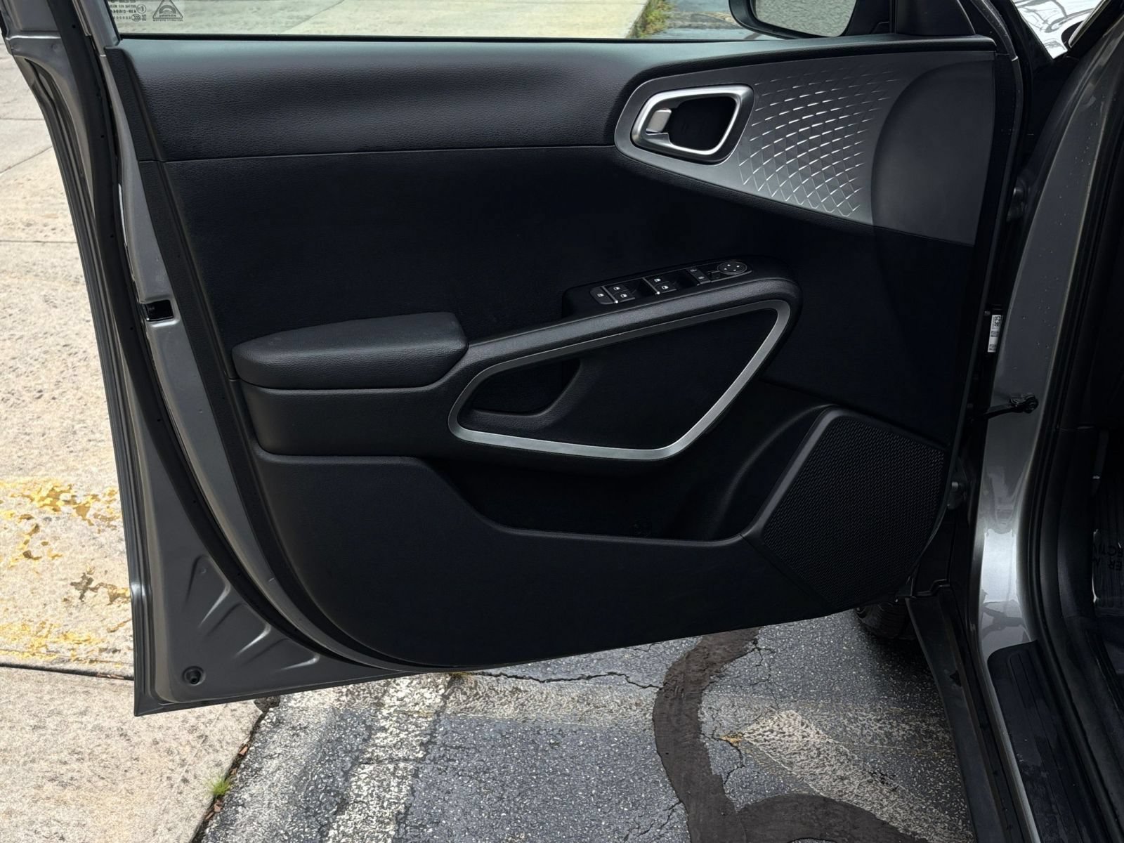 Used 2025 Kia Soul LX w/ LX Technology Package FWD image 18