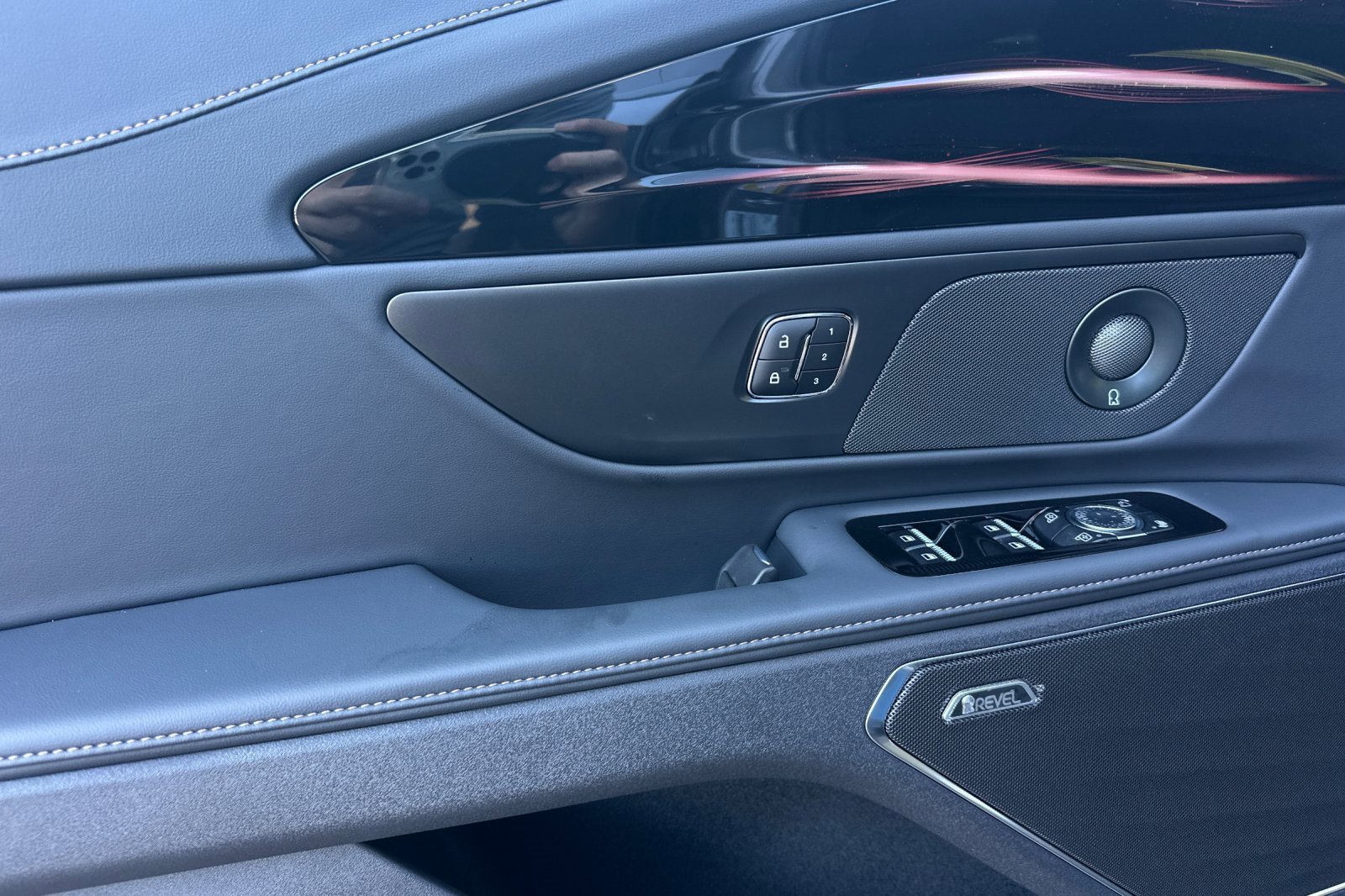 New 2025 Lincoln Nautilus Reserve w/ Jet Appearance Package image 10