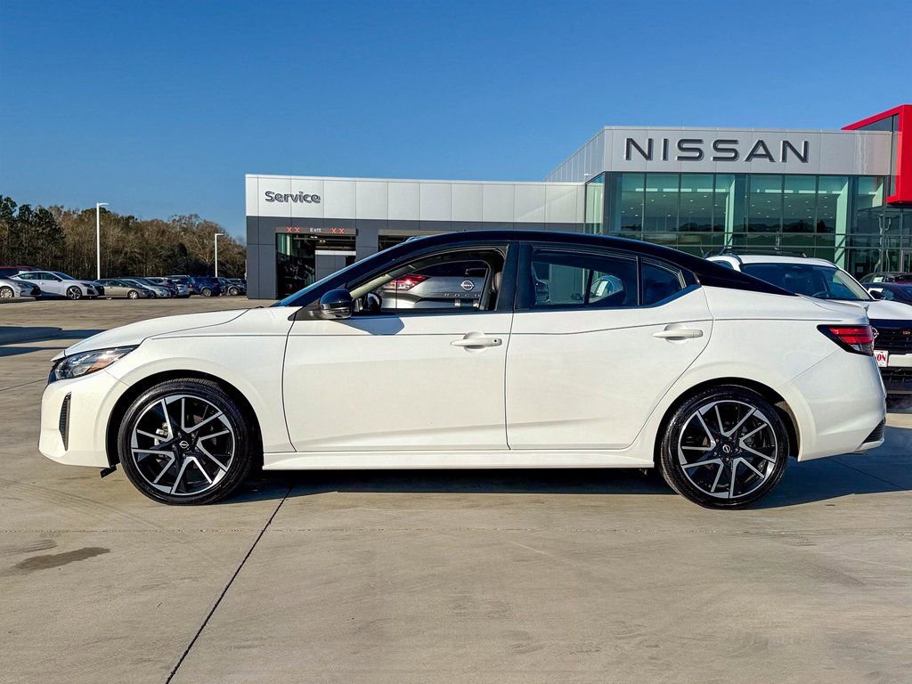 Used 2025 Nissan Sentra SR w/ SR Premium Package image 4