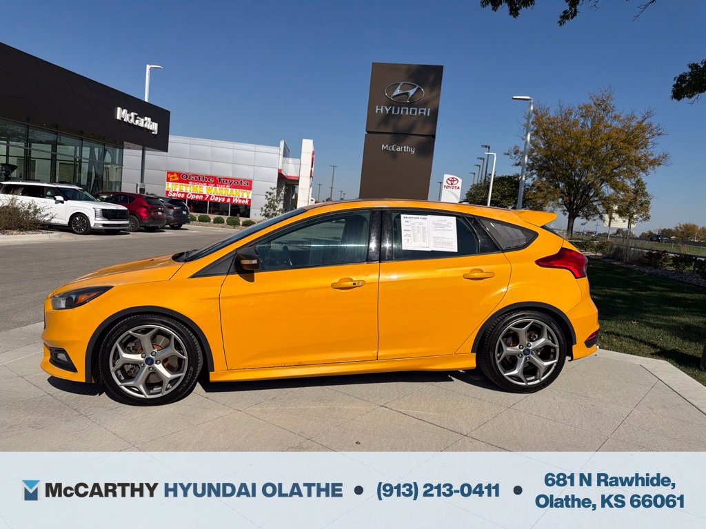 Used 2016 Ford Focus ST w/ Equipment Group 402A FWD image 2