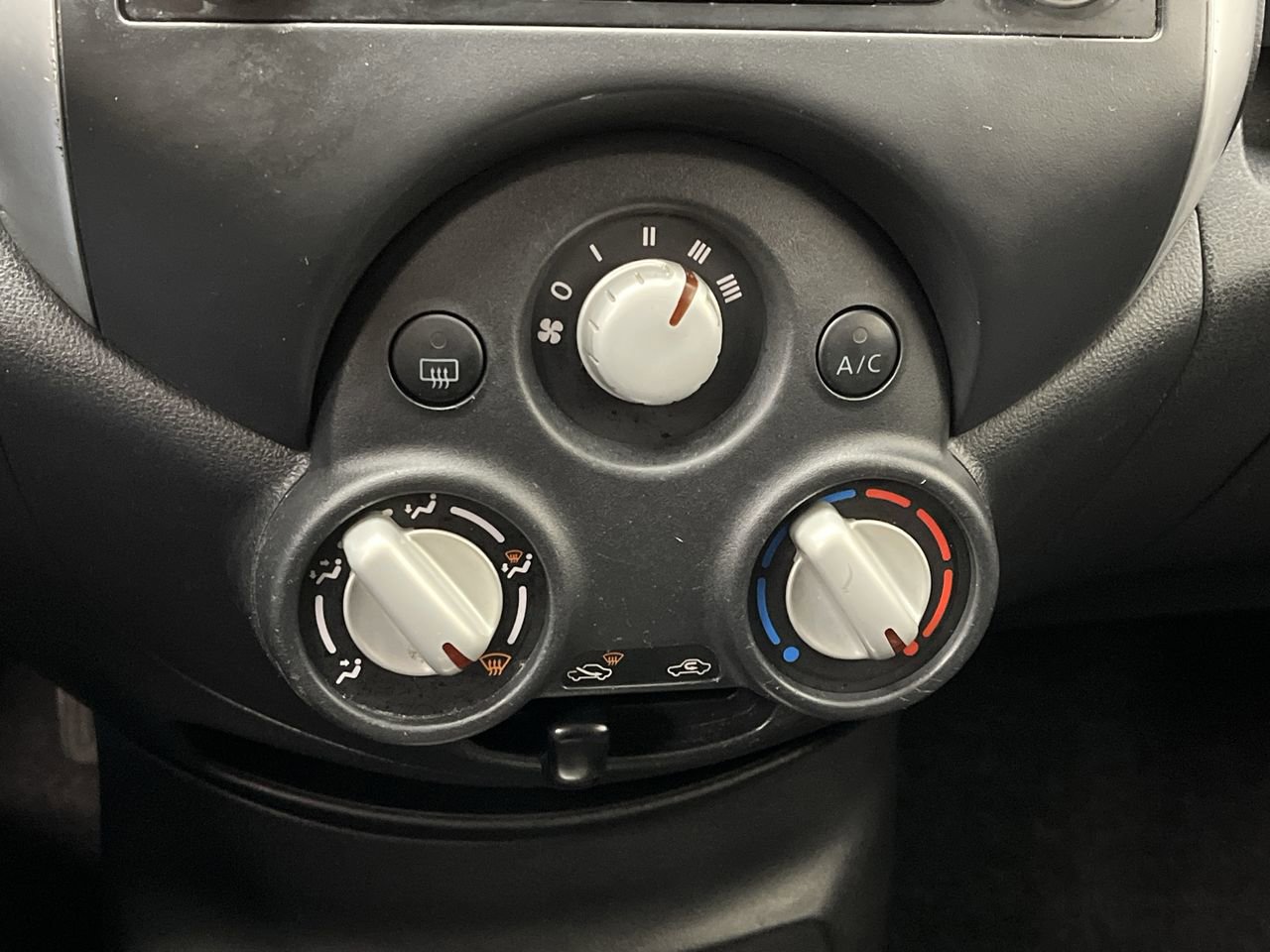 Used 2014 Nissan Versa Note SV w/ SL Package FWD image 17