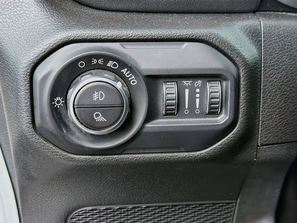 Used 2022 Jeep Gladiator Overland w/ Popular Equipment Package AWD/4WD image 32