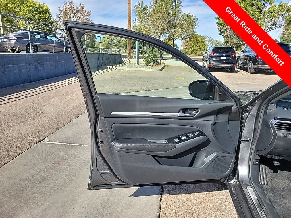 New 2025 Nissan Altima 2.5 SR w/ SR Premium Package FWD image 11
