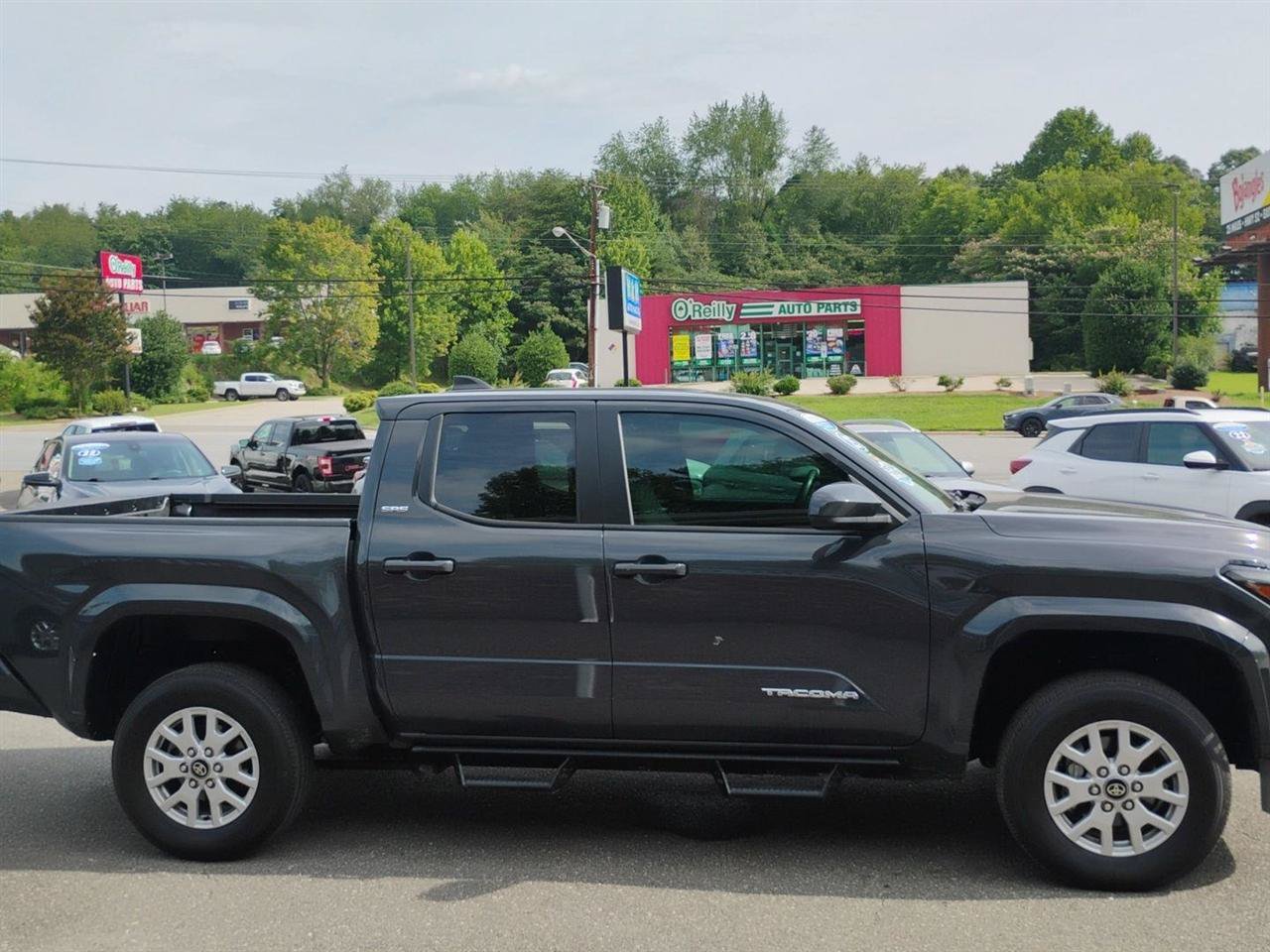 Used 2025 Toyota Tacoma SR5 AWD/4WD image 4