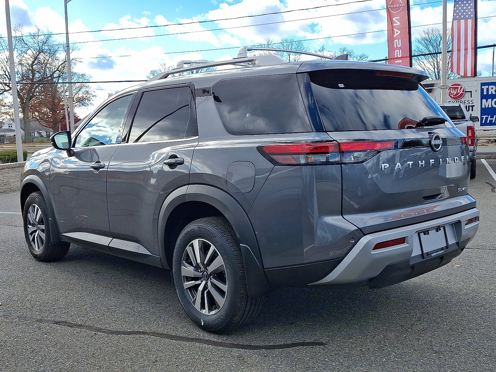 New 2025 Nissan Pathfinder SL image 3