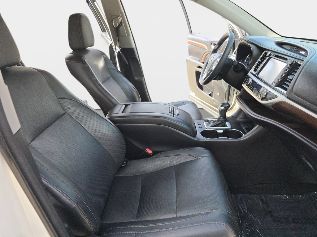 Used 2016 Toyota Highlander Limited w/ Preferred Accessory Package FWD image 12