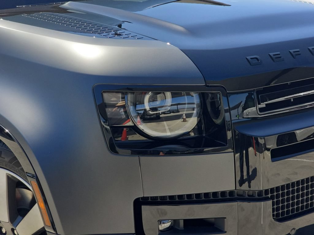New 2026 Land Rover Defender 110 X AWD/4WD image 32