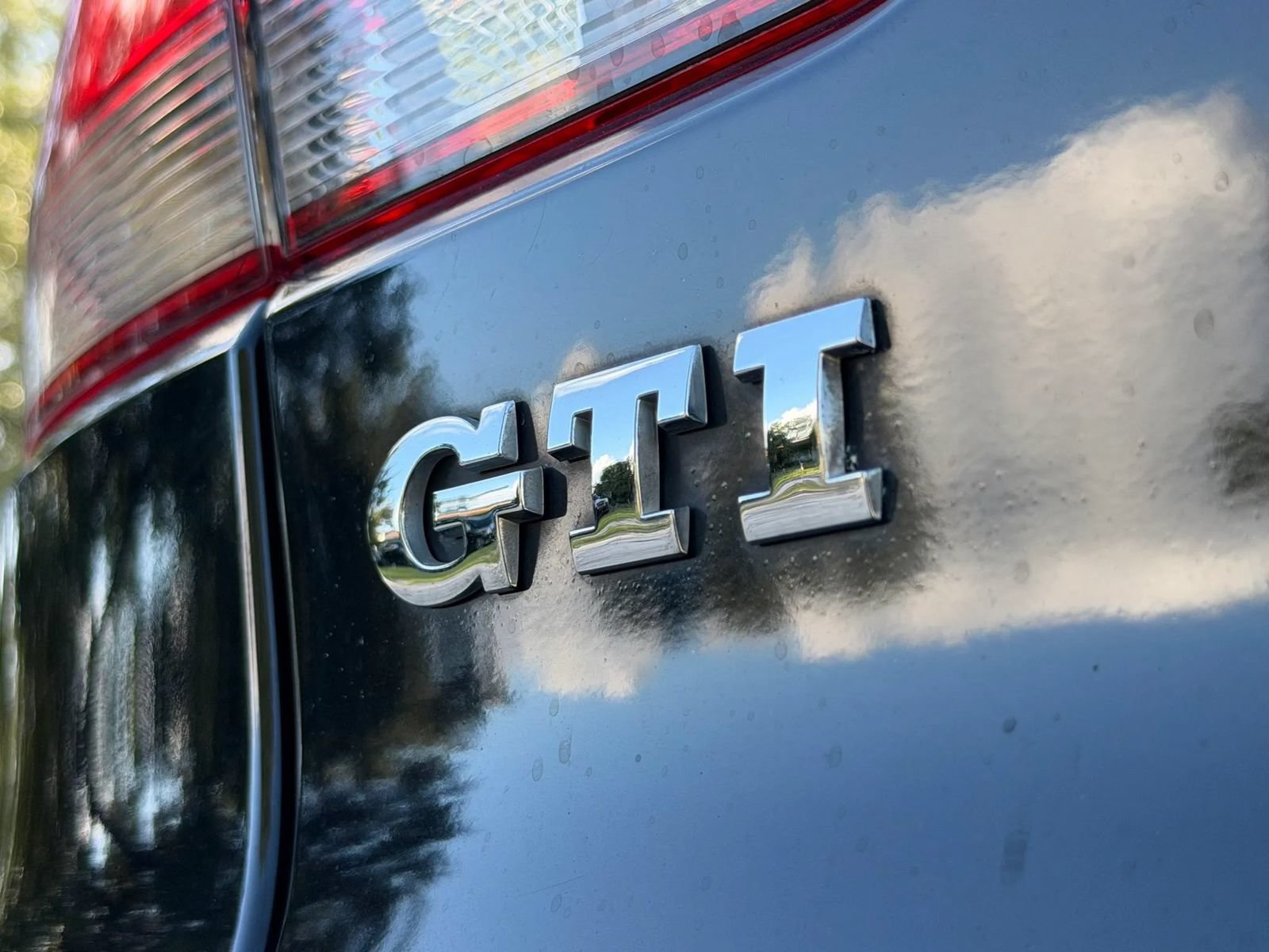 Used 2010 Volkswagen GTI 2-Door FWD image 15