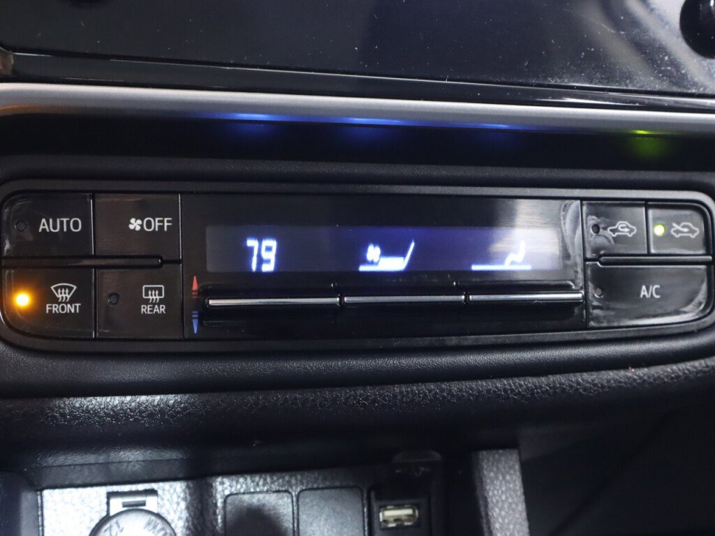 Used 2018 Toyota Corolla LE FWD image 21