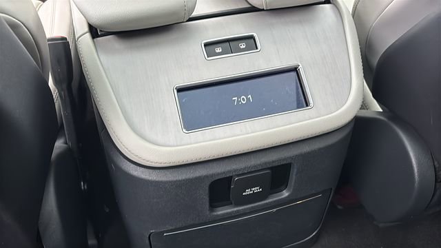 Used 2025 Lincoln Navigator L Reserve AWD/4WD image 8