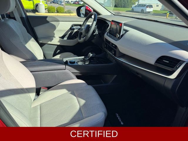 Certified 2025 Nissan Rogue SV image 3