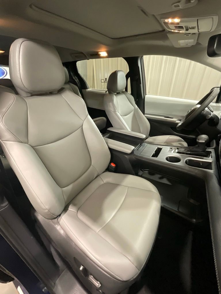 Used 2026 Toyota Sienna XLE image 15