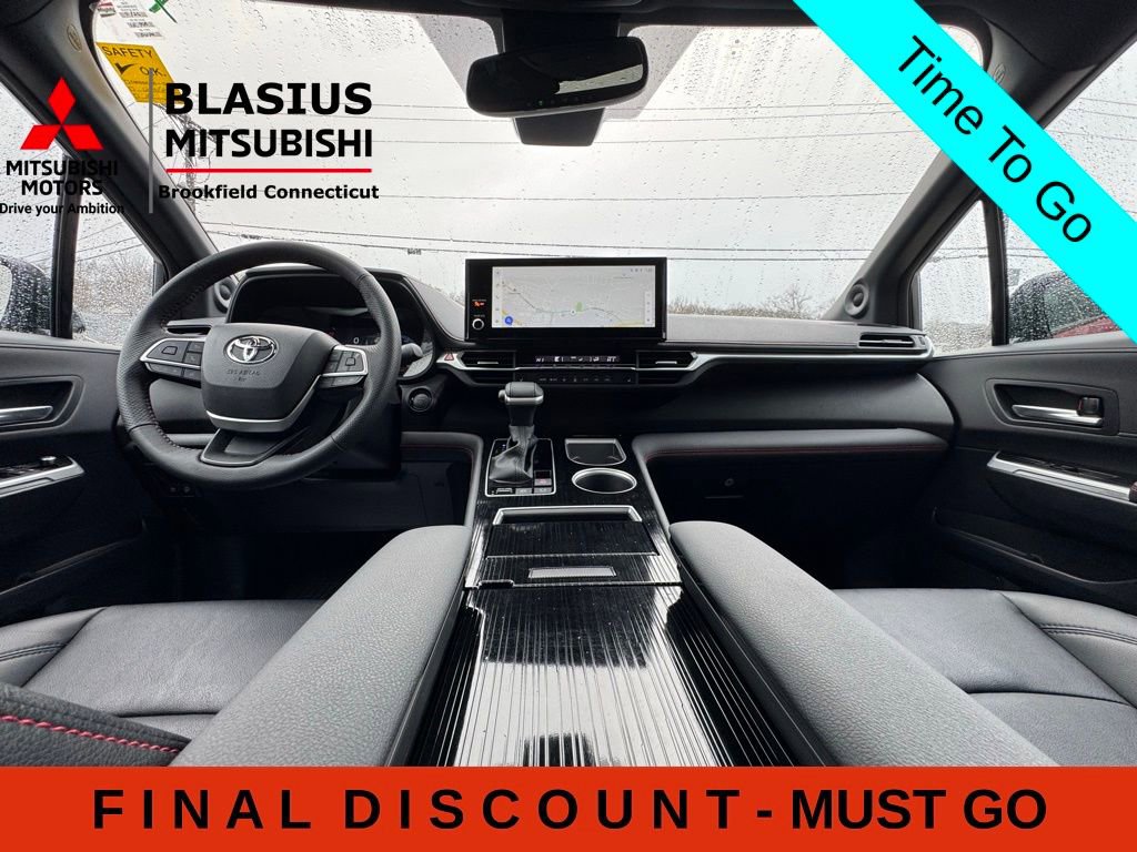 Used 2025 Toyota Sienna XSE w/ XSE Plus Package FWD image 27
