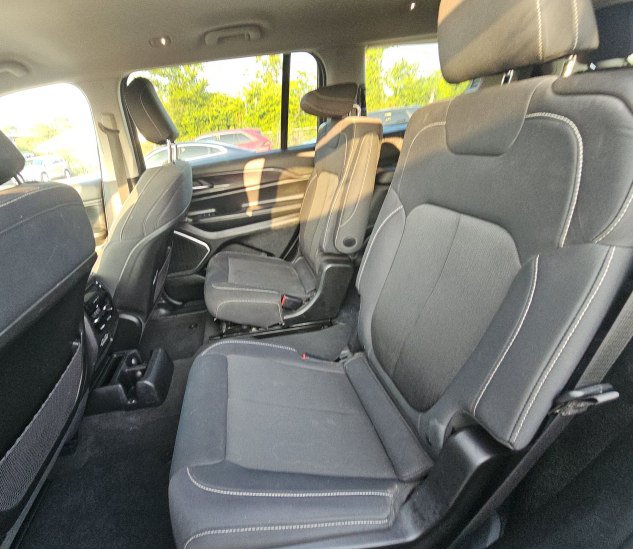 Used 2022 Jeep Grand Cherokee L Laredo w/ Luxury Tech Group I RWD image 4