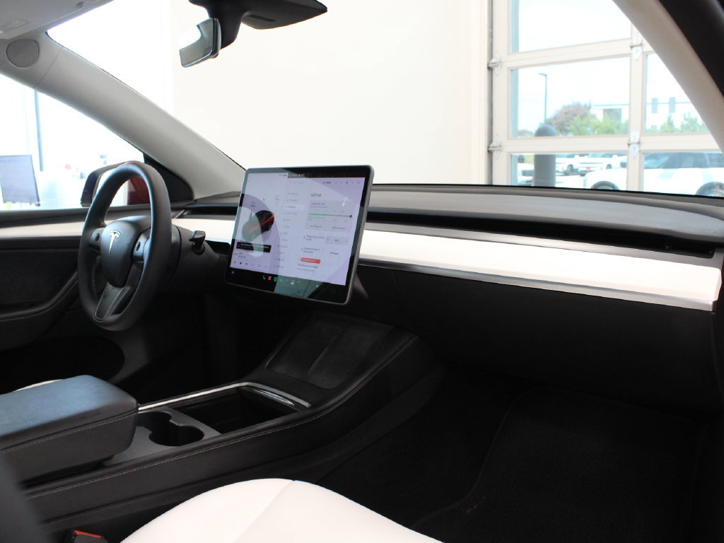Used 2022 Tesla Model Y Long Range AWD/4WD image 20