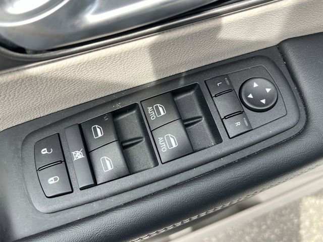 Used 2024 Chrysler Pacifica Touring-L image 24