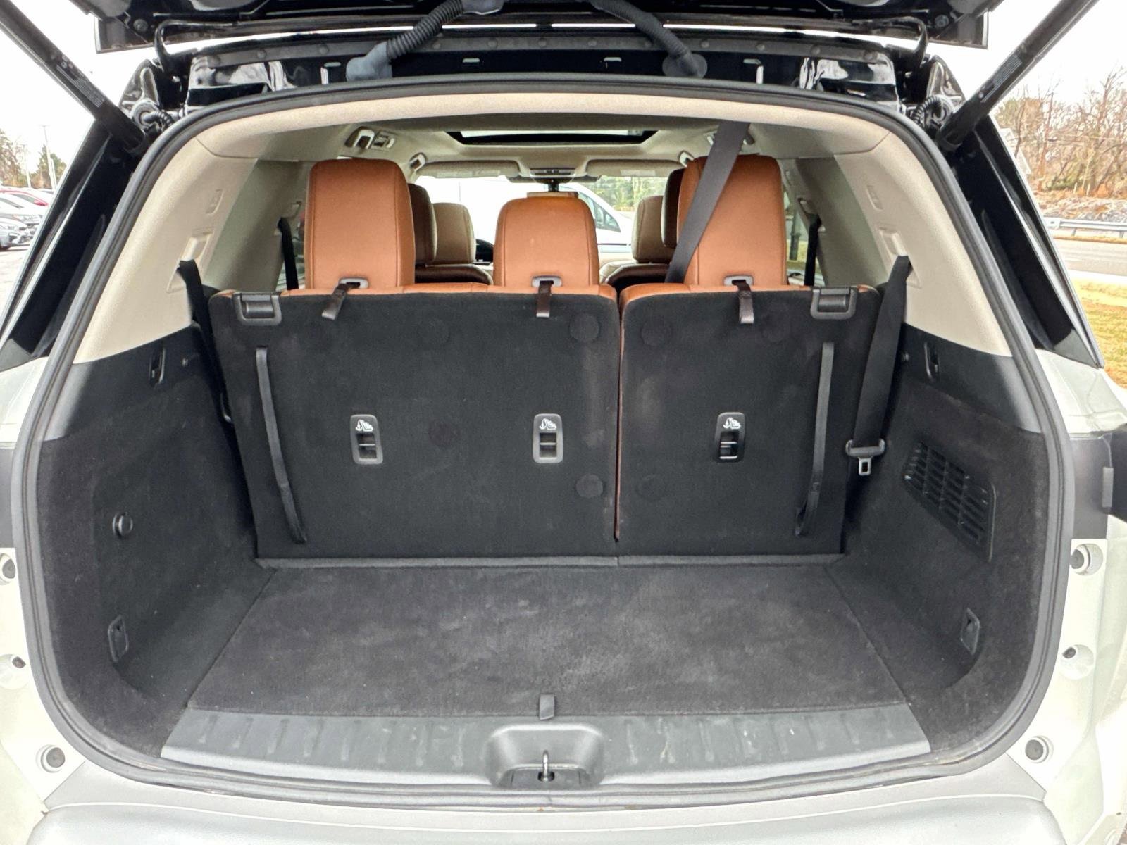 Used 2023 Nissan Pathfinder Platinum image 28