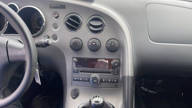 Used 2007 Pontiac Solstice Convertible RWD image 11