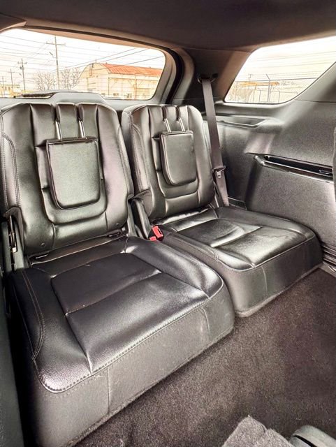 Used 2019 Ford Explorer XLT w/ XLT Sport Appearance Package image 17