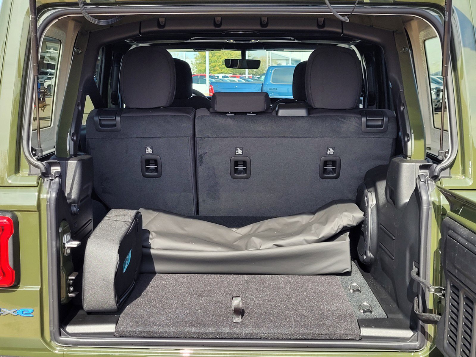 New 2023 Jeep Wrangler Unlimited Rubicon 4xe w/ Cold Weather Group image 7