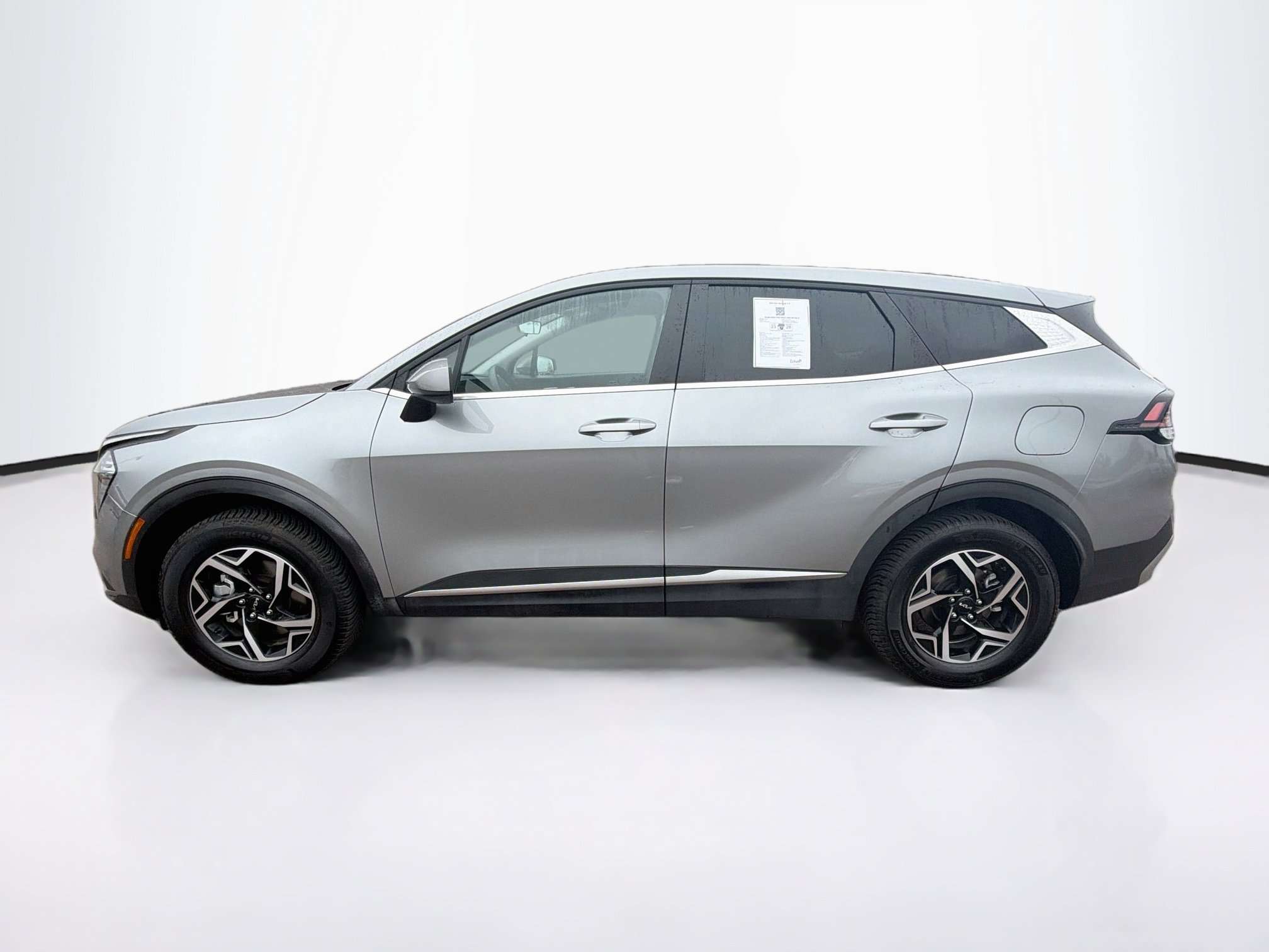 Used 2023 Kia Sportage LX AWD/4WD image 4