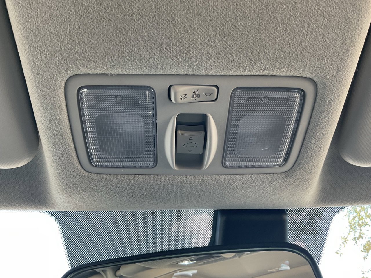 Used 2025 Hyundai Venue SEL FWD image 25