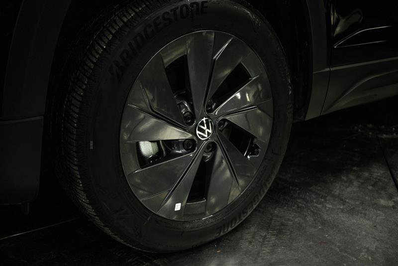 Used 2025 Volkswagen Taos S FWD image 3