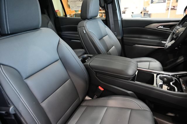 New 2027 Chevrolet Traverse LT w/ Sun and Wheel Package FWD image 8