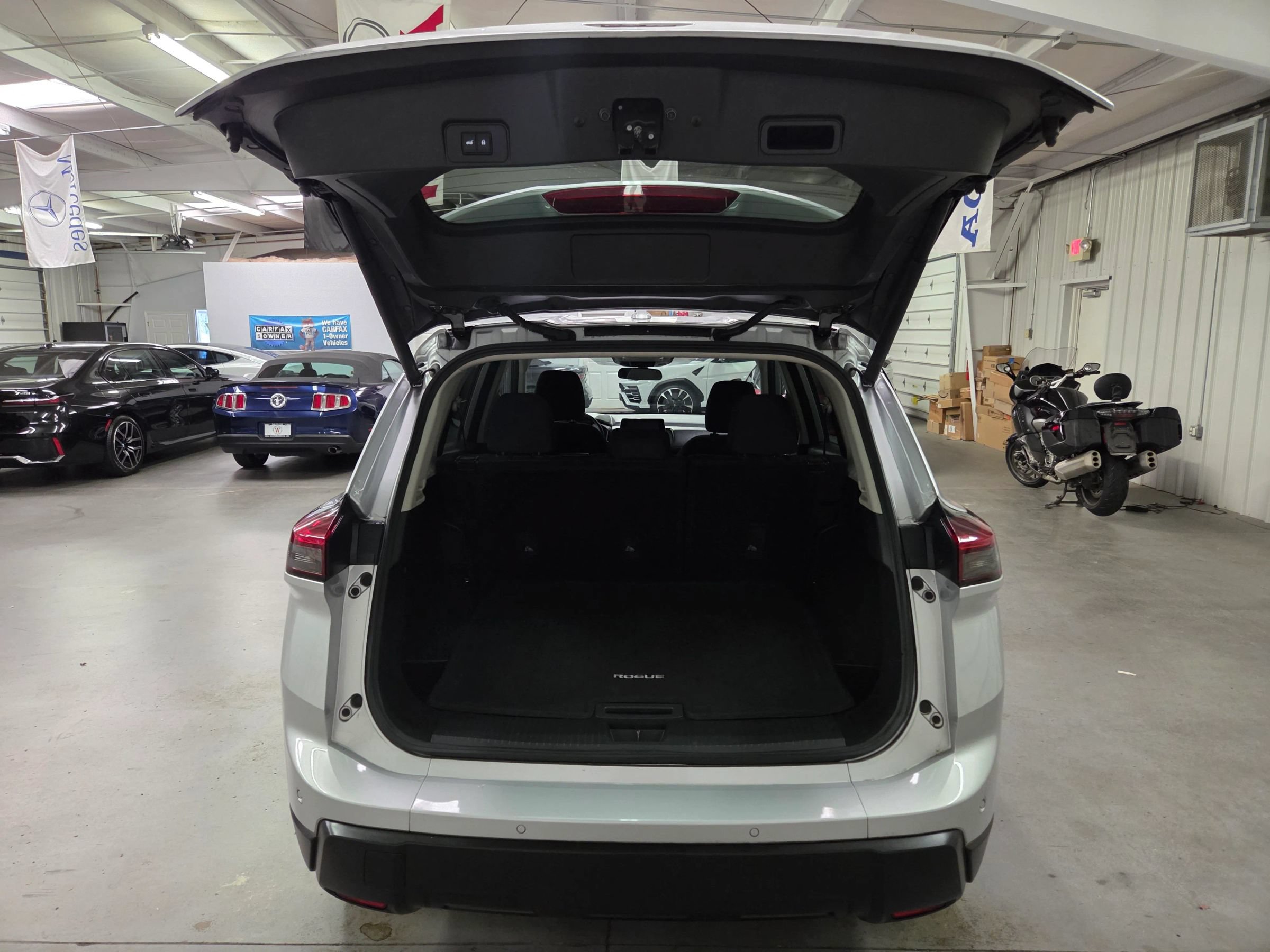 Used 2025 Nissan Rogue SV FWD image 34