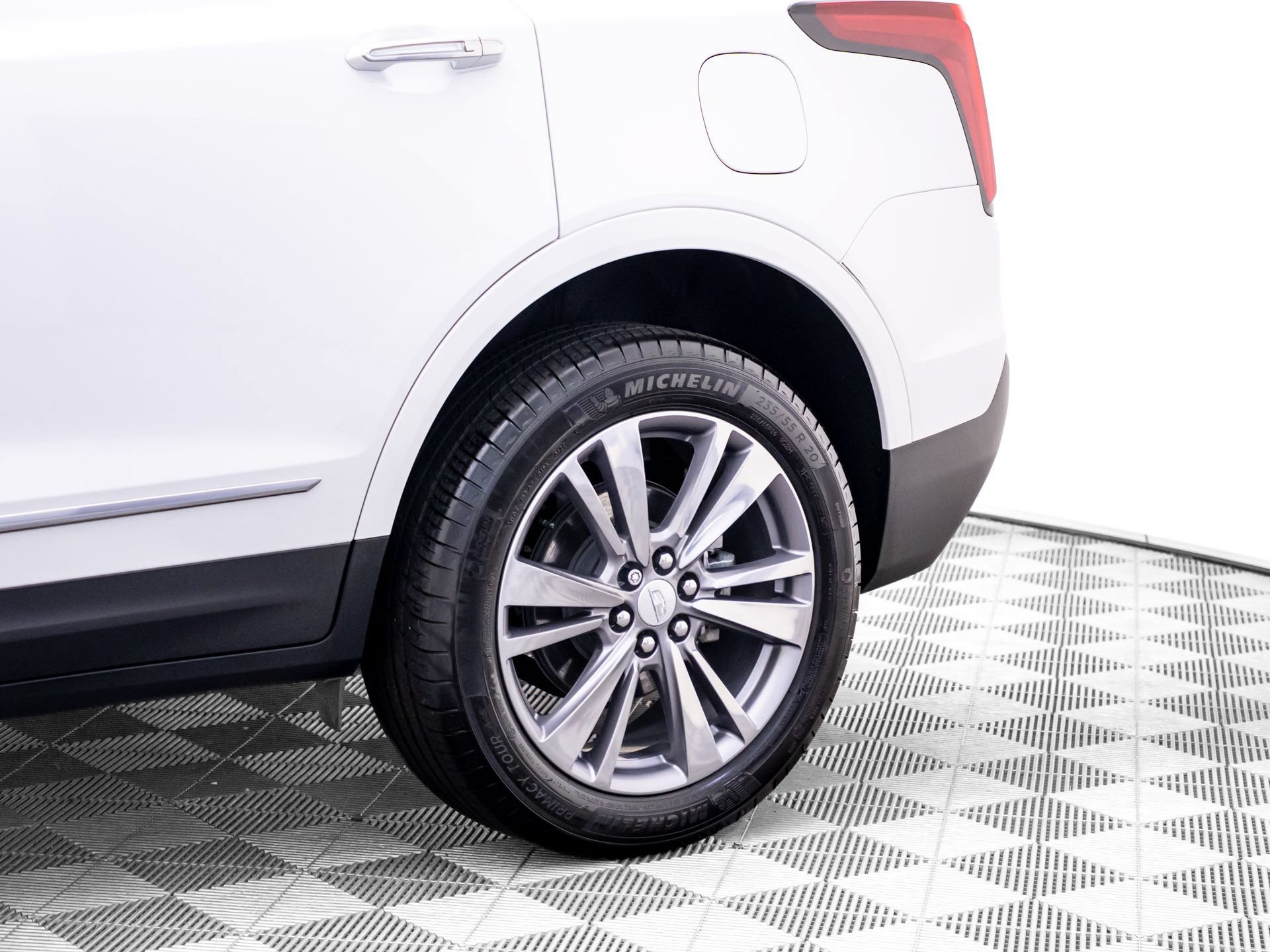 Certified 2025 Cadillac XT5 Premium Luxury AWD/4WD image 37