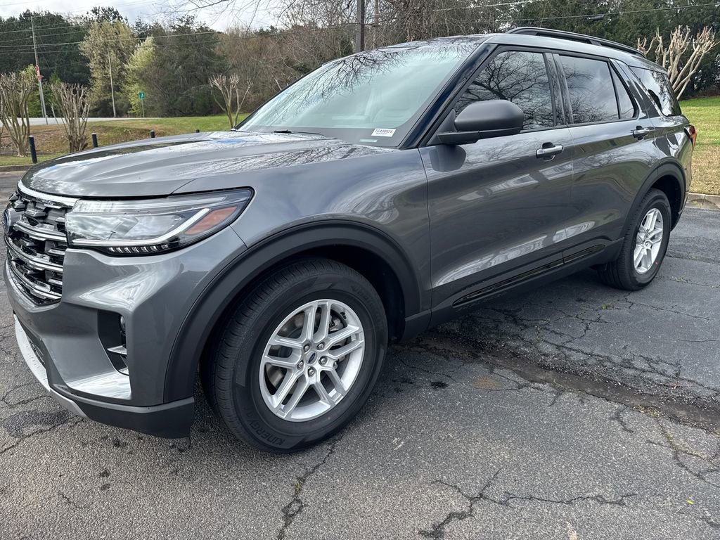 New 2026 Ford Explorer Active w/ Active Comfort Package image 3