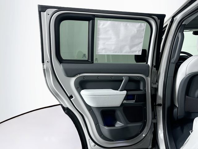 New 2026 Land Rover Defender 130 X-Dynamic SE image 22