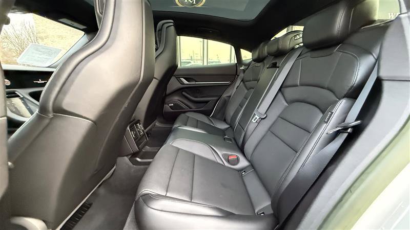 Used 2022 Porsche Taycan image 19