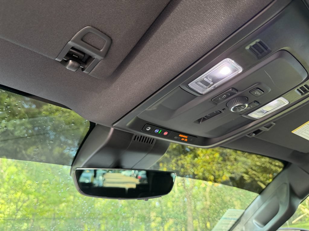 Used 2025 Chevrolet Tahoe High Country RWD image 32