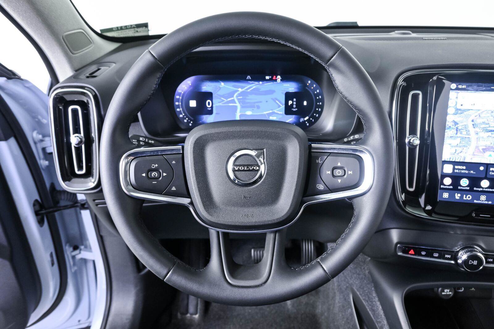 Certified 2026 Volvo XC40 B5 Plus AWD/4WD image 9