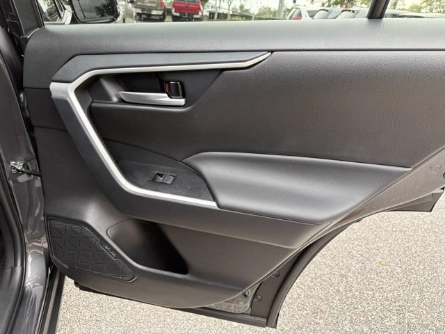 Used 2025 Toyota RAV4 XLE AWD/4WD image 19