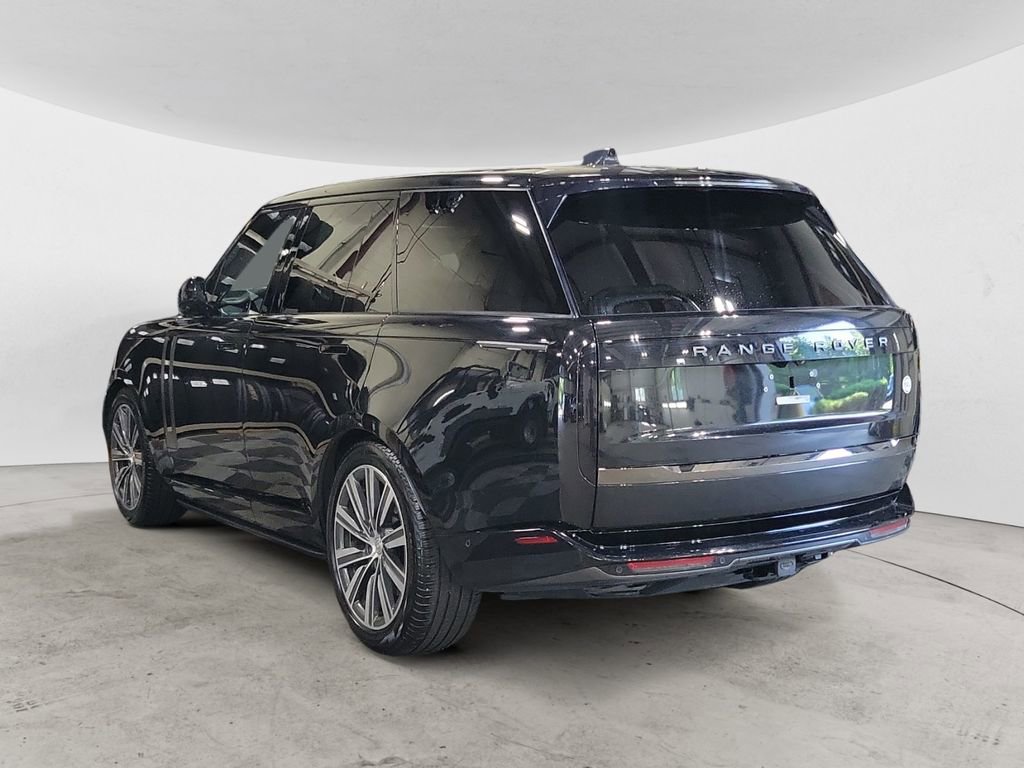 Used 2023 Land Rover Range Rover SV image 3
