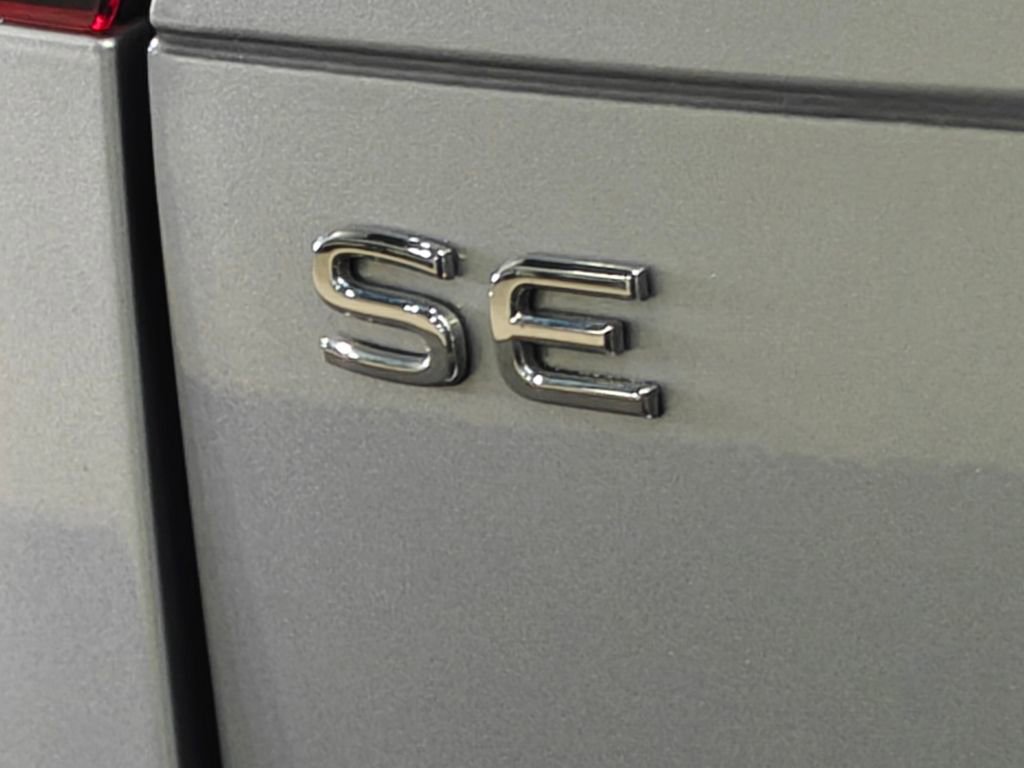 Used 2024 Volkswagen Tiguan SE AWD/4WD image 47