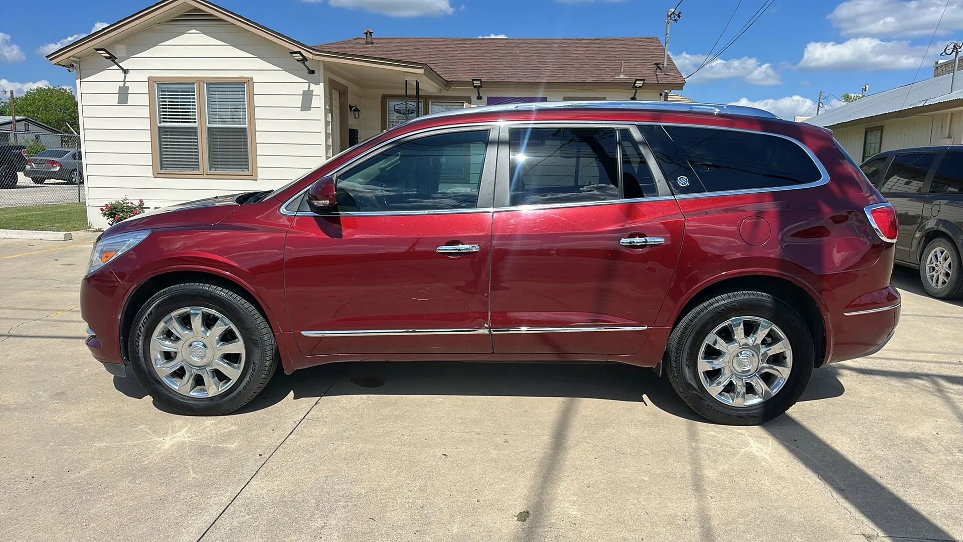 Used 2017 Buick Enclave Premium image 2