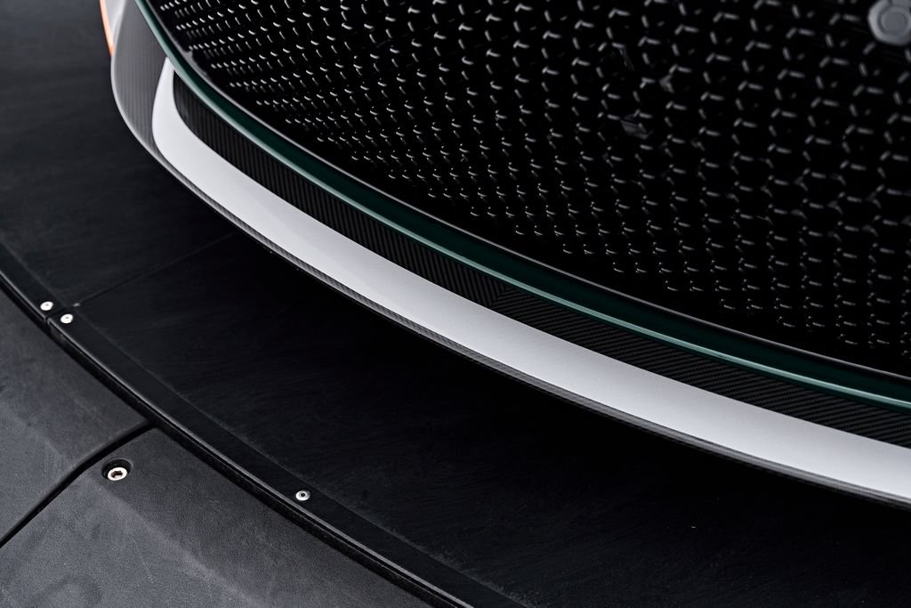 Used 2023 Aston Martin DBS Coupe RWD image 25